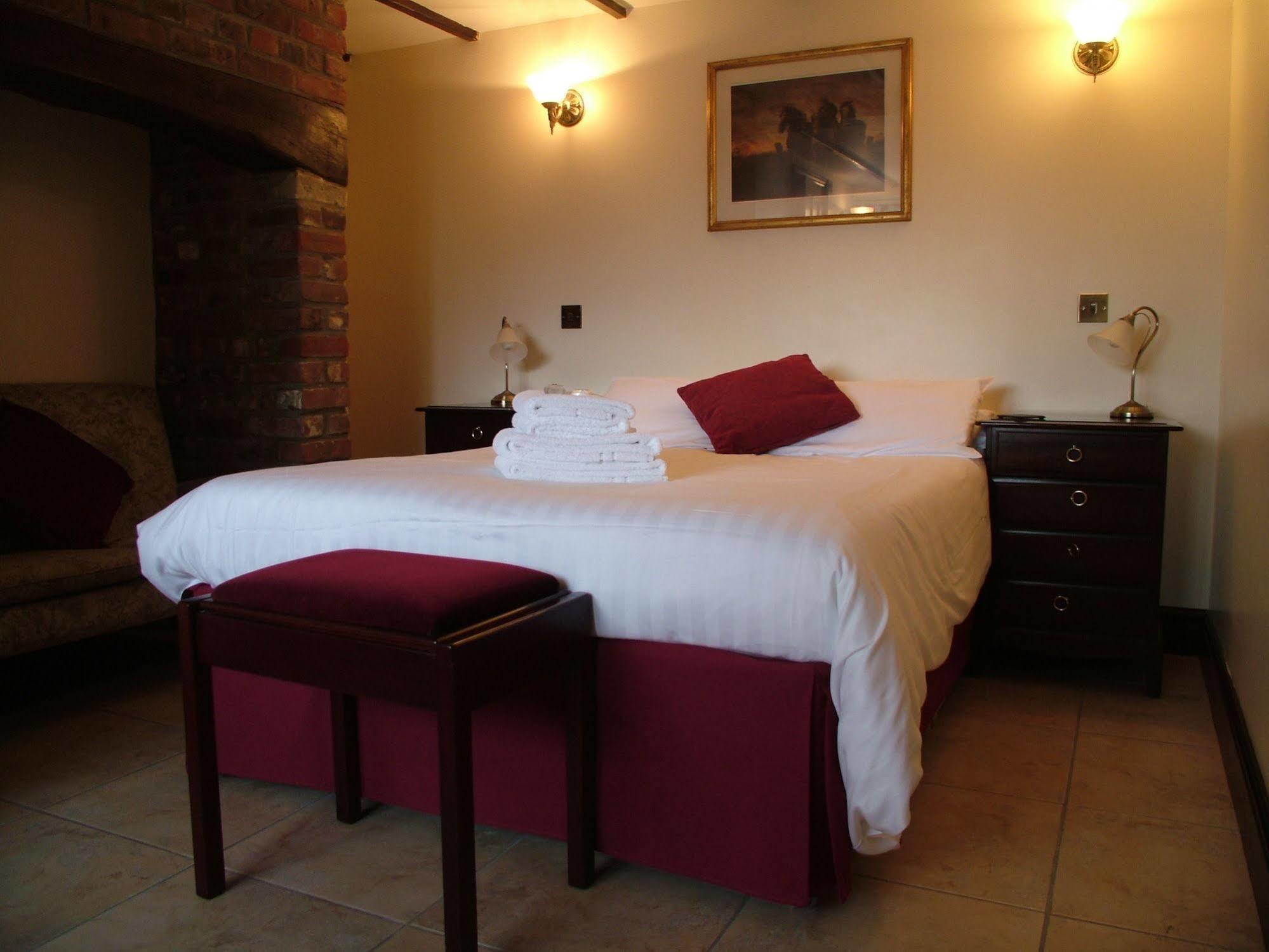 The Crown Hotel Mundford Kültér fotó